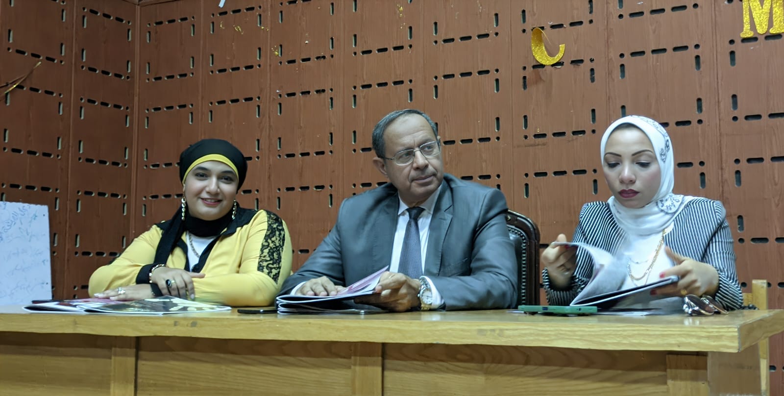 لجنة التحكيم