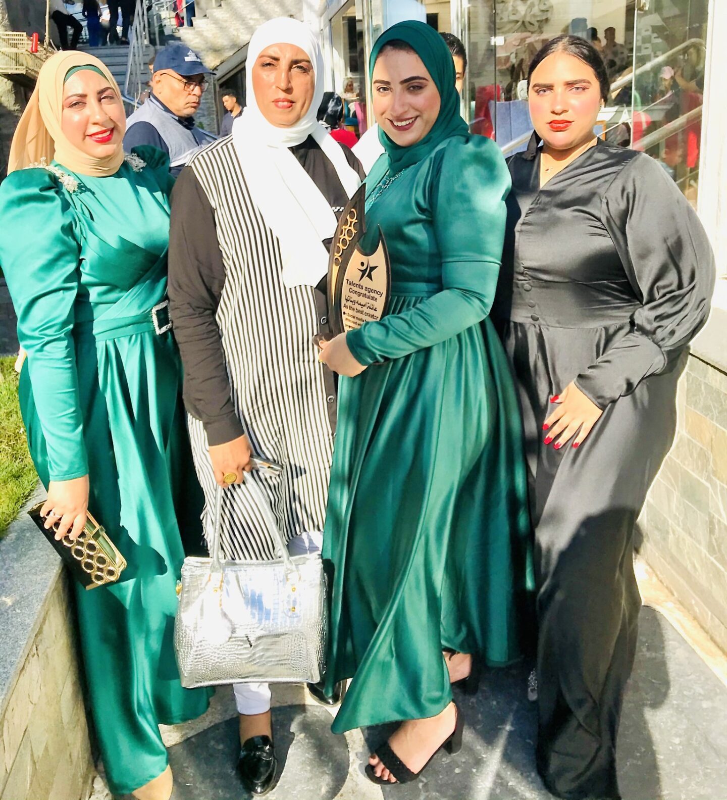 عائلة أميمة وبناتها..مثال للإصرار والتمسك بالقيم أميمة وبناتها