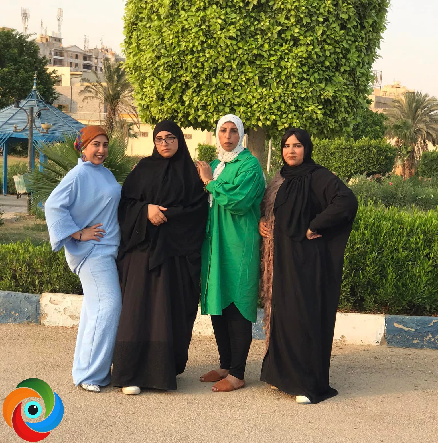 عائلة أميمة وبناتها..مثال للإصرار والتمسك بالقيم أميمة ومنار وندي وبسلمة