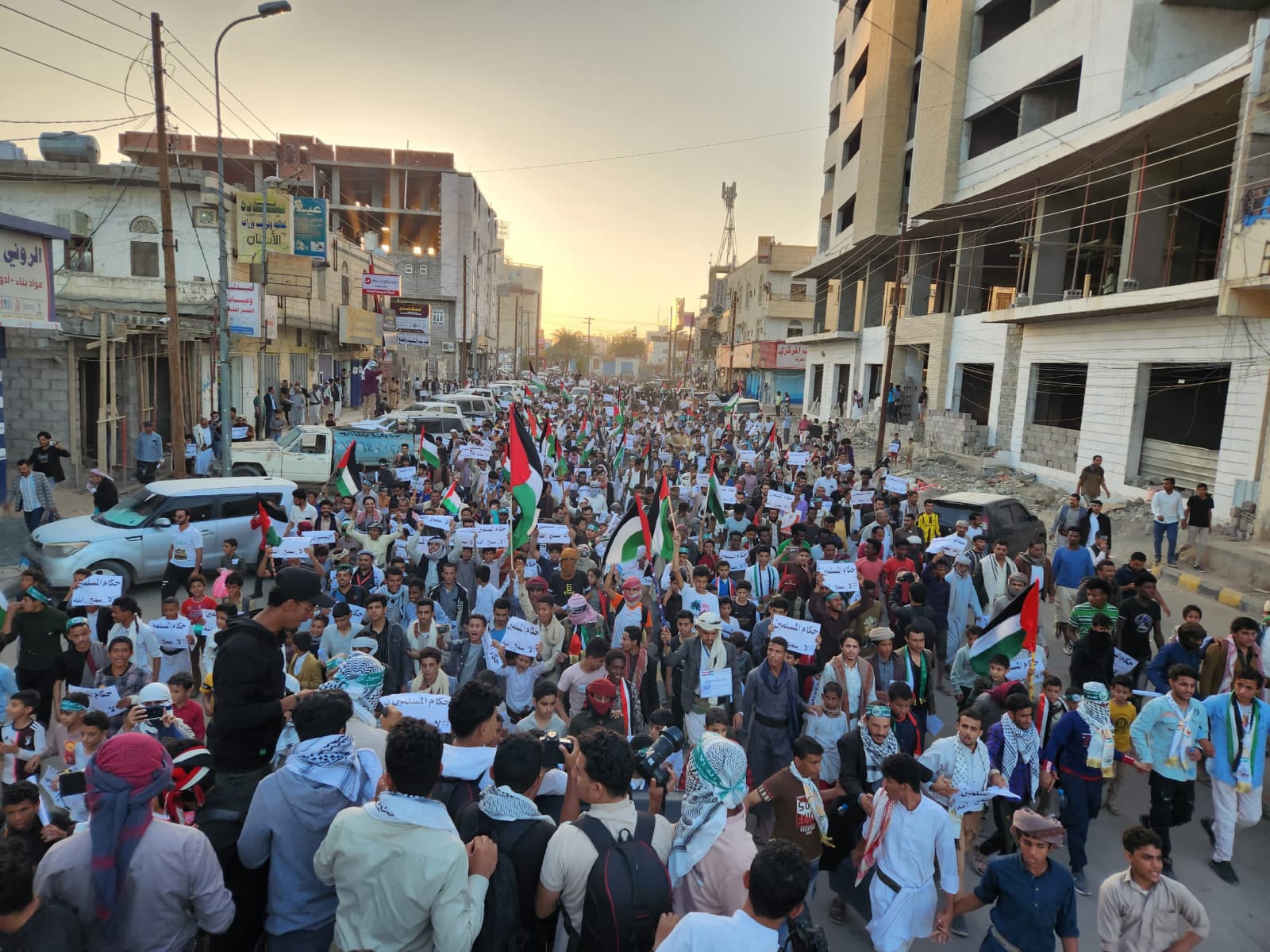 مدد الملثم مدد طوفان الأقصى في غزة تظاهرات اليمن