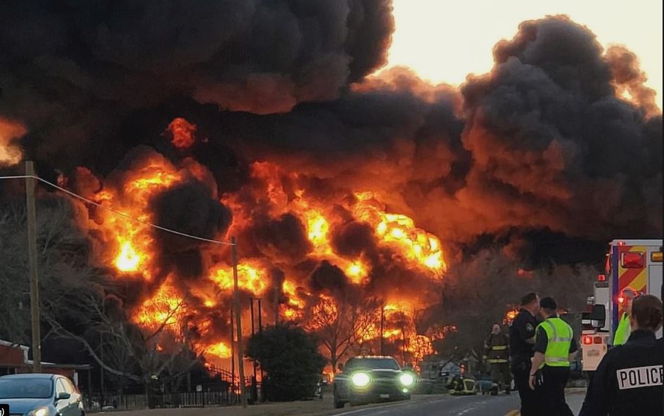انفجار ضخم بولاية تكساس الأمريكية أسفر عن إصابة 11 شخصا انفجار ضخم يهز ولاية تكساس