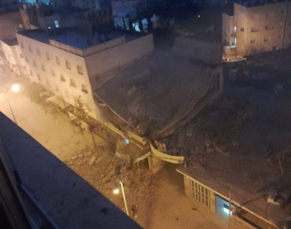 الاحتلال يهدم منزلي شهيدين في مدينة الخليل جنوب الضفة الغربية