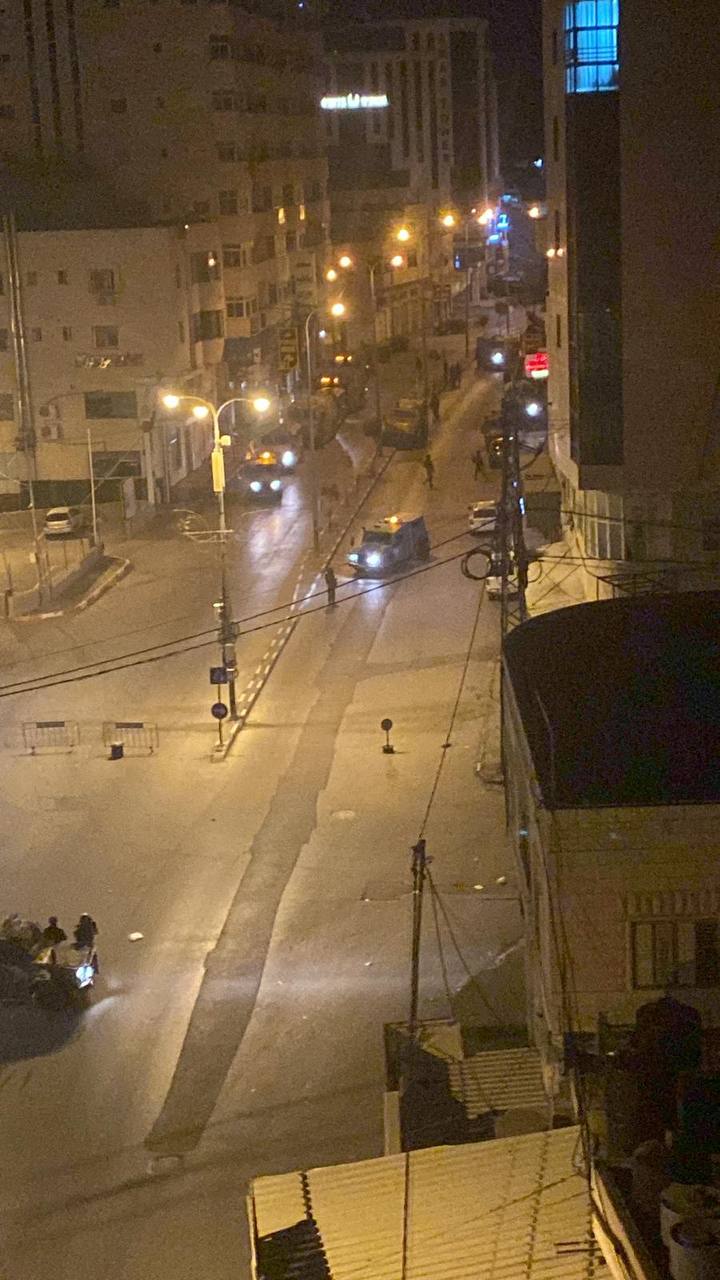 الاحتلال يهدم منزلي شهيدين في مدينة الخليل جنوب الضفة الغربية الاحتلال يهدم ويقتحم