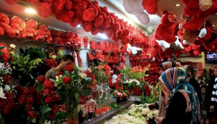 تبادل الهدايا: من مظاهر الاحتفال بعيد الحب