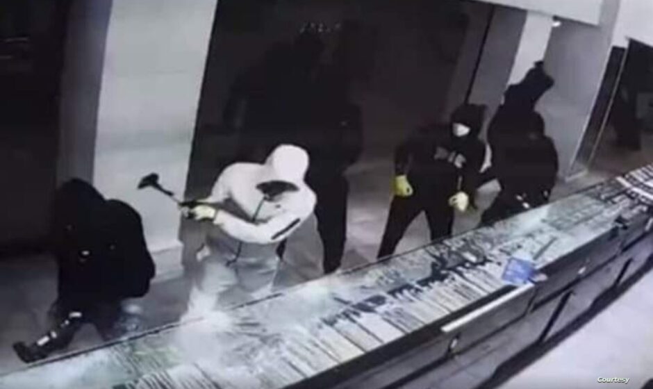 سطو مسلح على متجر صاغة بدرب نصر ومق