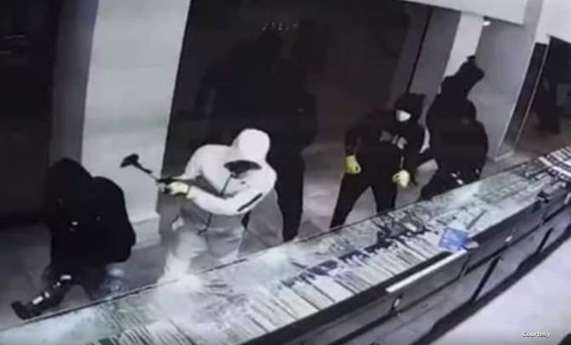 سطو مسلح على متجر صاغة بدرب نصر ومق