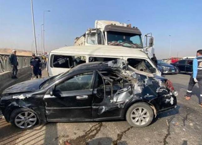 إصابه 3 أشخاص في حادث انقلاب سيارة علي الطريق السريع بمحافظة سوهاج