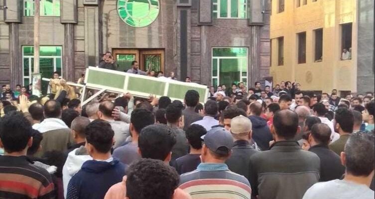 تحرك جثمان سيدة أثناء جنازتها والأطباء يؤكدون وفاتها