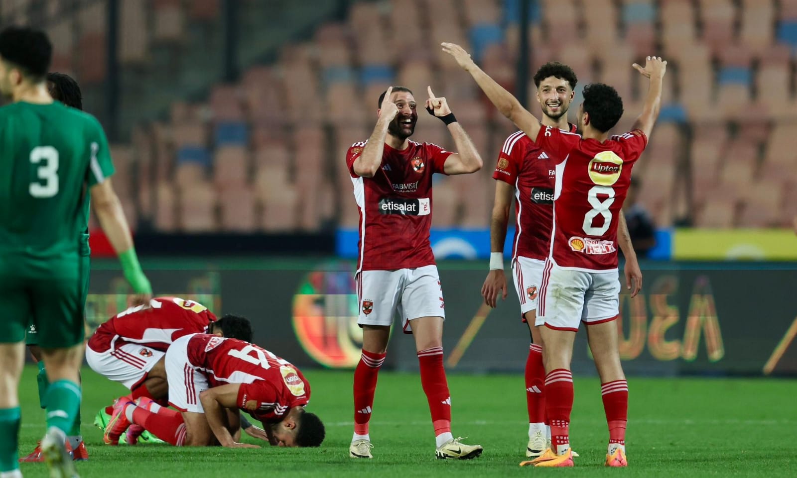 الأهلي يسحق الاتحاد برباعية في الدوري