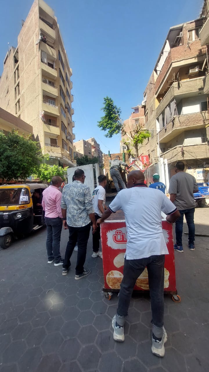 حملة موسعة داخل عزبة الصعايدة لرفع الإشغالات وتحسين الخدمات بحي إمبابة حملة موسعة داخل عزبة الصعايدة لرفع الإشغالات وتحسين الخدمات بحي إمبابة