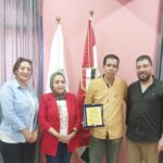 "عيون الغد" تكرّم الأستاذ"سيد حسن" لجهوده في الارتقاء بمدرسة فاطمة الزهراء