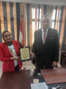تكريم قيادي رفيع: "عيون الغد" تمنح درعاً للأستاذ خالد أبو العلا مدير الأدارة التعليمية بالعبور