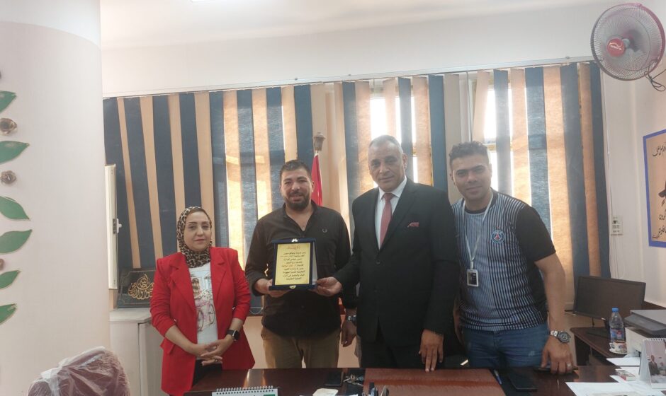 تكريم قيادي رفيع: "عيون الغد" تمنح درعاً للأستاذ خالد أبو العلا مدير الأدارة التعليمية بالعبور