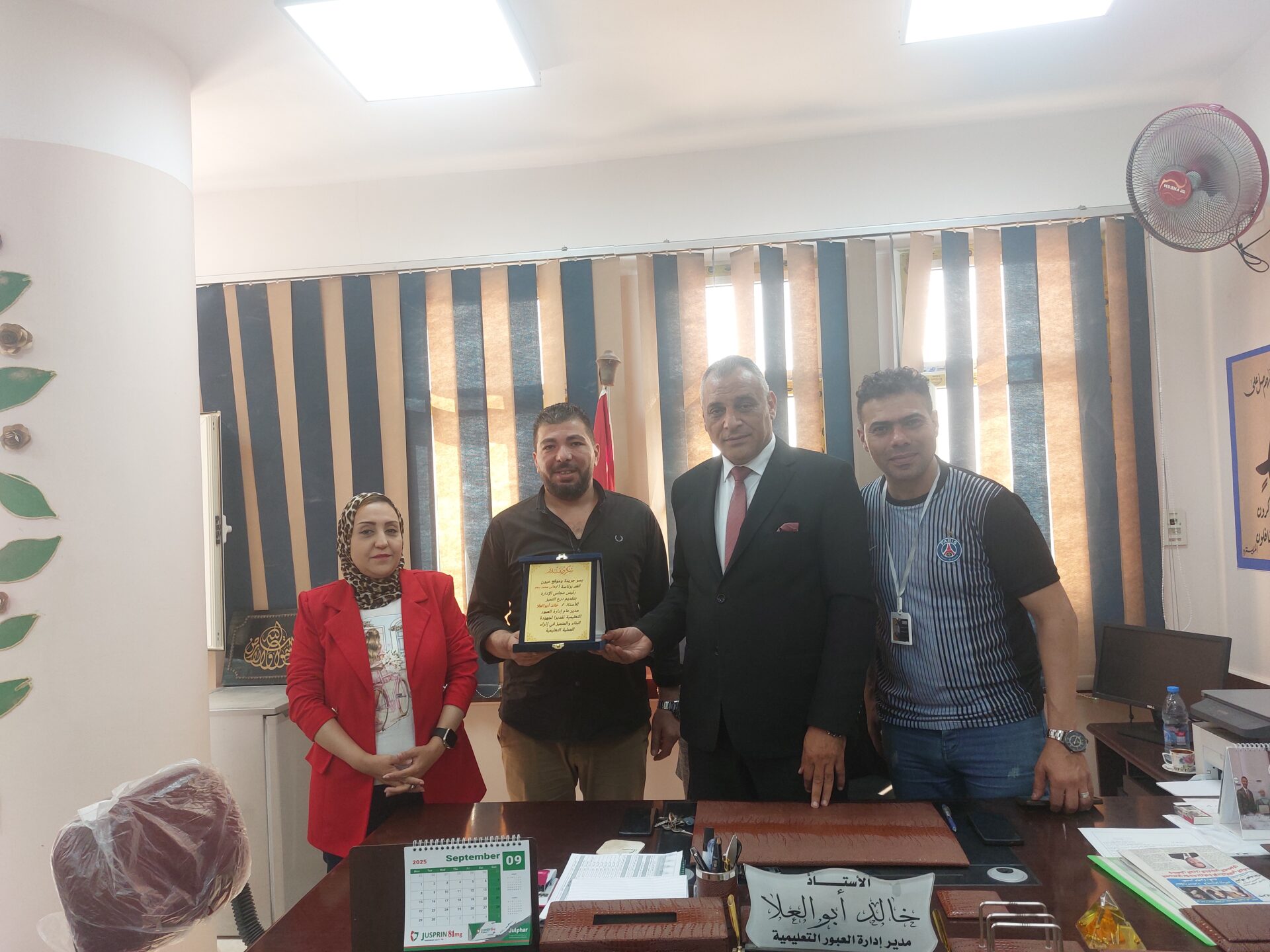 تكريم قيادي رفيع: “عيون الغد” تمنح درعاً للأستاذ خالد أبو العلا مدير الأدارة التعليمية بالعبور