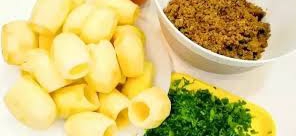 طبق اليوم بسيط وهو بطاطس محشيه باللحم المفروم