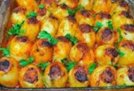 طبق اليوم بسيط وهو بطاطس محشيه باللحم المفروم