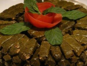 ورق العنب باللحمة المفرومة على الطريقة التركية