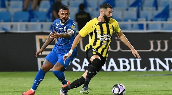 غيابات مؤثرة ومأزق فني يواجه اتحاد جدة خلال قمة الهلال في الدوري السعودي