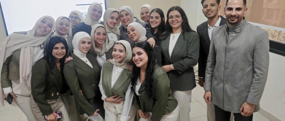 طلاب إعلام بالمعهد العالي الكندي يقدمون لعبة تعليمية مبتكرة لدعم الهوية الوطنية والسياحة الداخلية