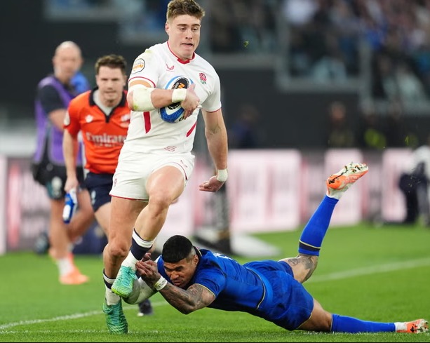 إيطاليا تفتتح التسجيل أمام إنجلترا في بطولة الأمم الست للرجبي 2026 بعد ركلة جزاء مبكرة في الأولمبيكو