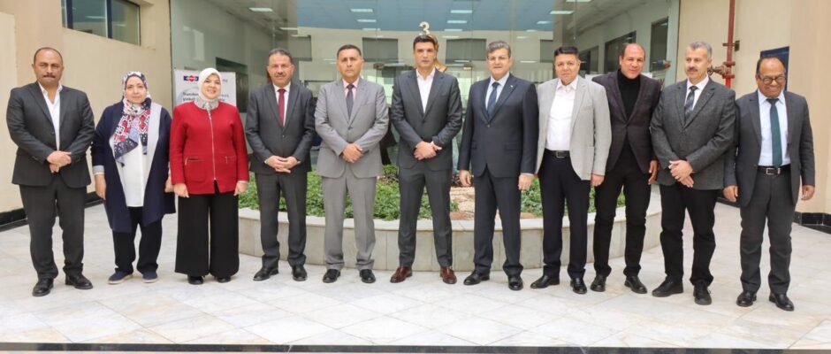 وزير الصناعة يتفقد "آمون للأدوية" بالعبور: استثمارات بـ 9 مليارات جنيه وخطط طموحة لتعزيز الأمن الدوائي المصري