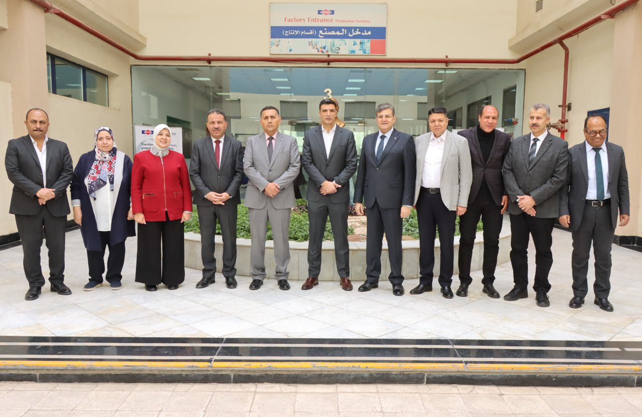 وزير الصناعة يتفقد “آمون للأدوية” بالعبور: استثمارات بـ 9 مليارات جنيه وخطط طموحة لتعزيز الأمن الدوائي المصري