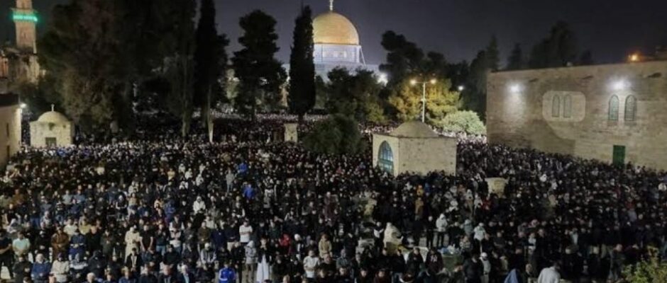 الأقصى يفتح أبوابه من جديد.. وعودة الروح لفلسطين تحت تكبيرات الفجر