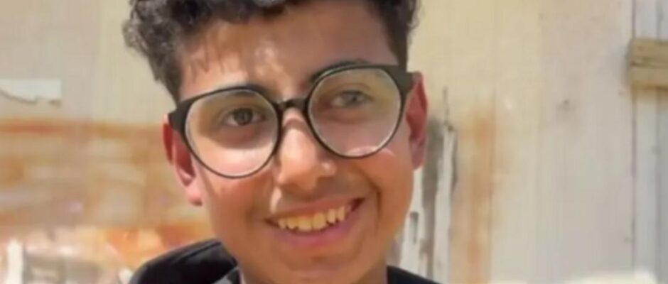 "قصة بطل.. جلال يتحدى المرض ويصنع أمله بيديه"