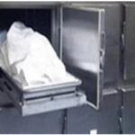 طفل ملقي في القمامه بالإسكندريه الاب مسجون والام تعمل علي تجميع القمامه