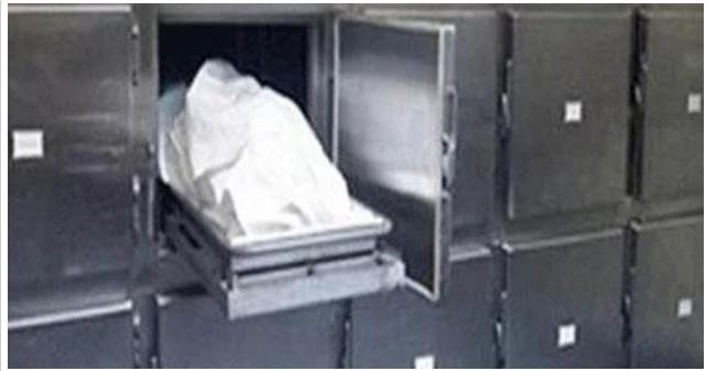 طفل ملقي في القمامه بالإسكندريه الاب مسجون والام تعمل علي تجميع القمامه