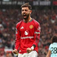 مانشستر يونايتد يجهز عرضًا قياسيًا لإبقاء برونو فيرنانديز